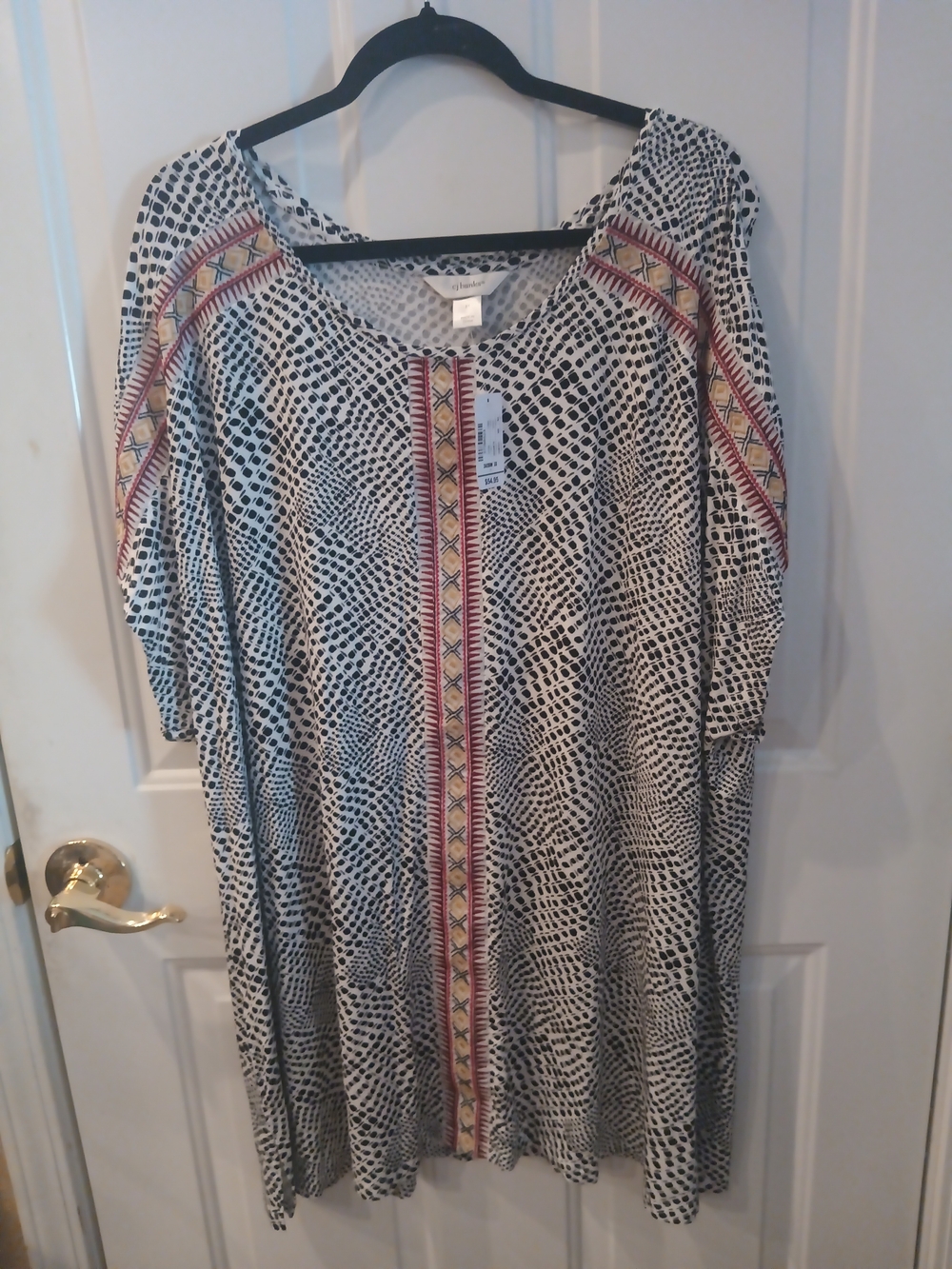 CJ Banks Geo-Print NWT Soft Embroidered Women's Top